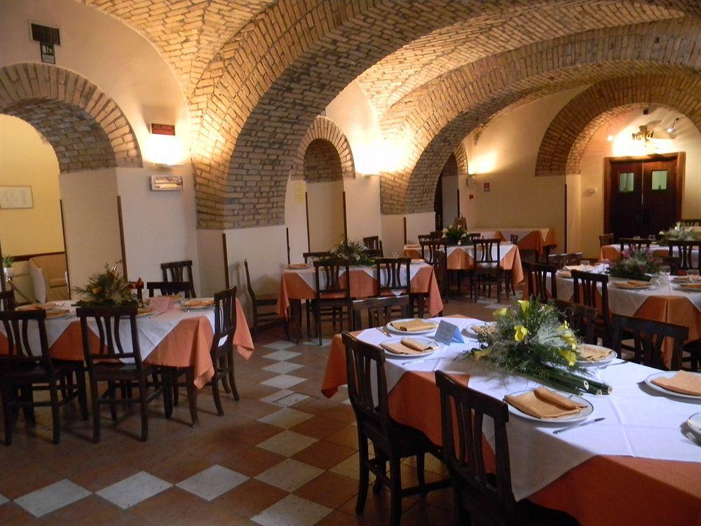 Hotel Domus Carmelitana à Rome Extérieur photo