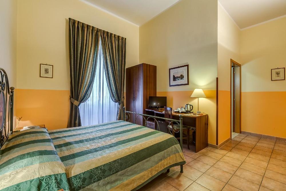 Hotel Domus Carmelitana à Rome Extérieur photo