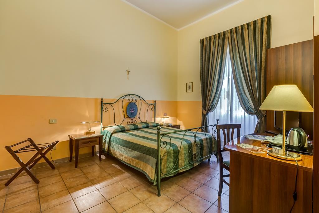 Hotel Domus Carmelitana à Rome Extérieur photo