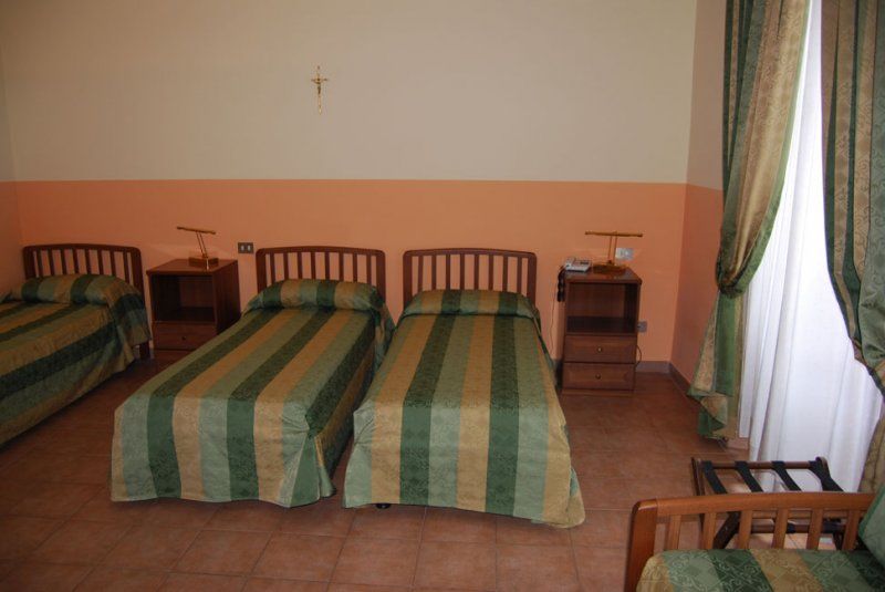 Hotel Domus Carmelitana à Rome Extérieur photo