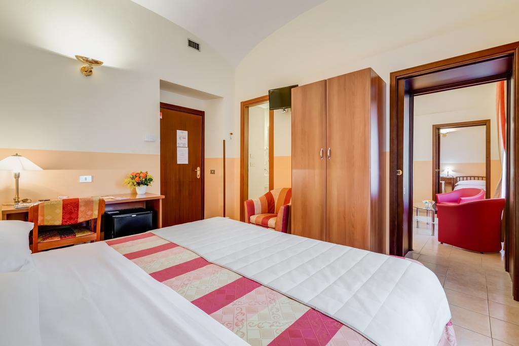 Hotel Domus Carmelitana à Rome Extérieur photo