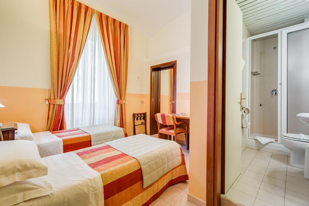 Hotel Domus Carmelitana à Rome Extérieur photo