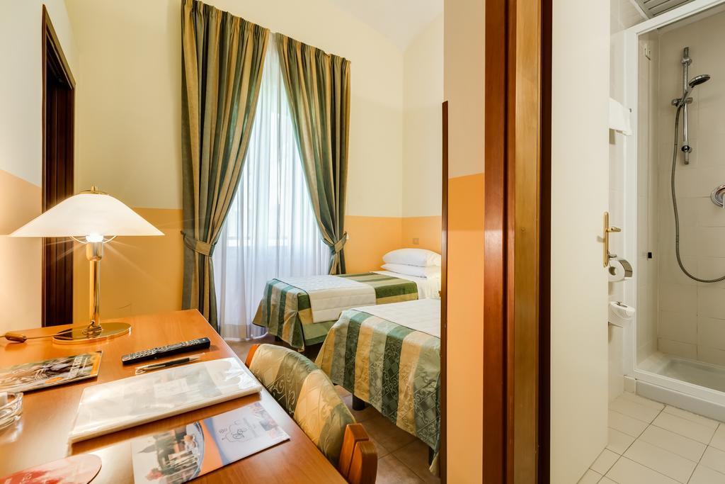 Hotel Domus Carmelitana à Rome Extérieur photo