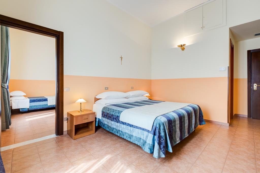 Hotel Domus Carmelitana à Rome Extérieur photo