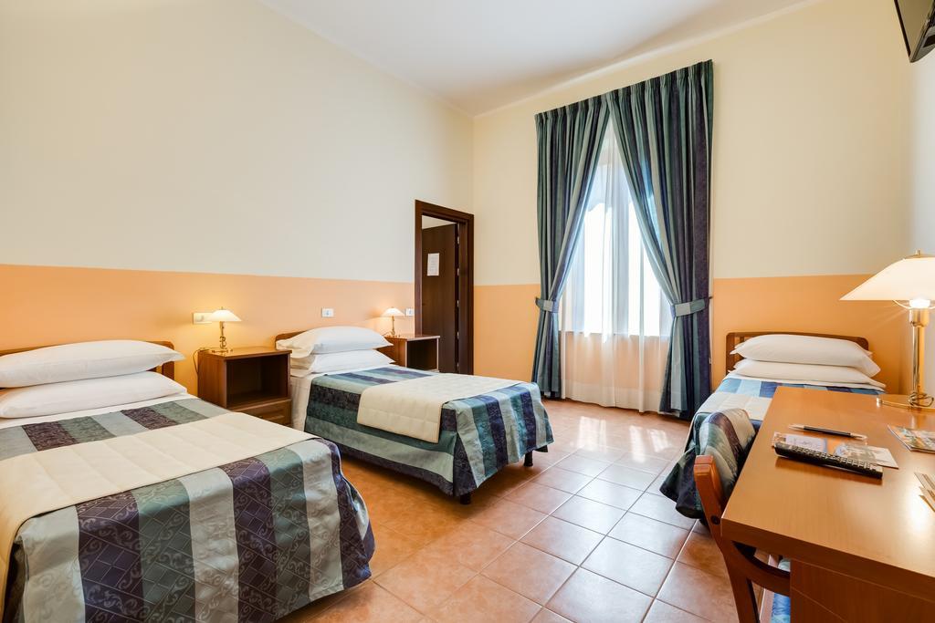 Hotel Domus Carmelitana à Rome Extérieur photo