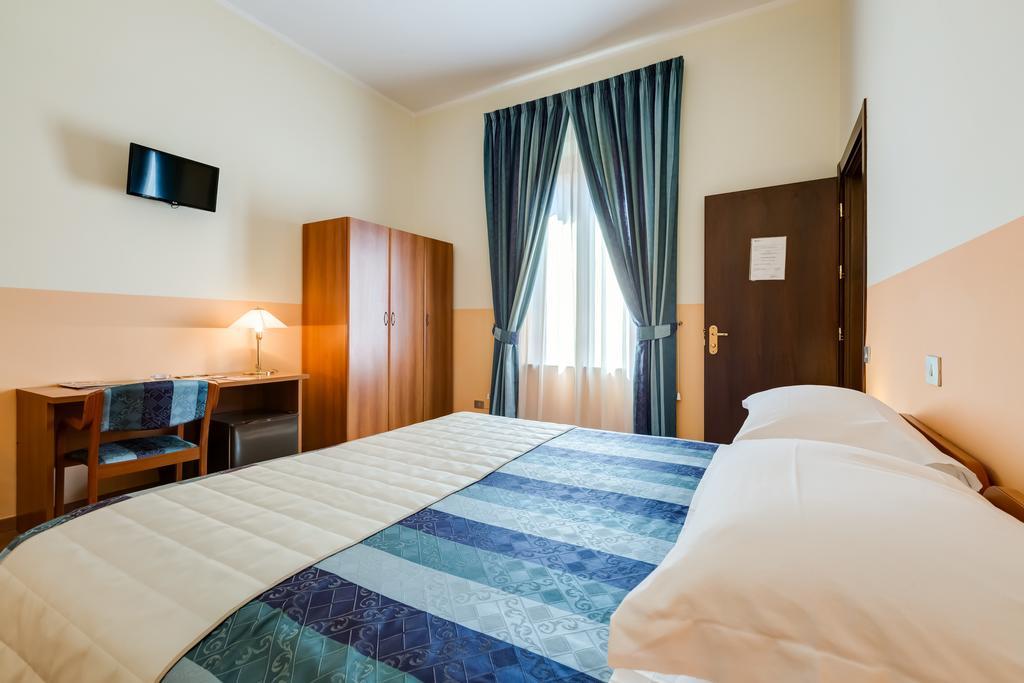 Hotel Domus Carmelitana à Rome Extérieur photo