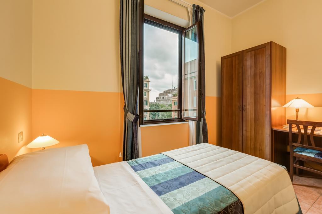 Hotel Domus Carmelitana à Rome Extérieur photo