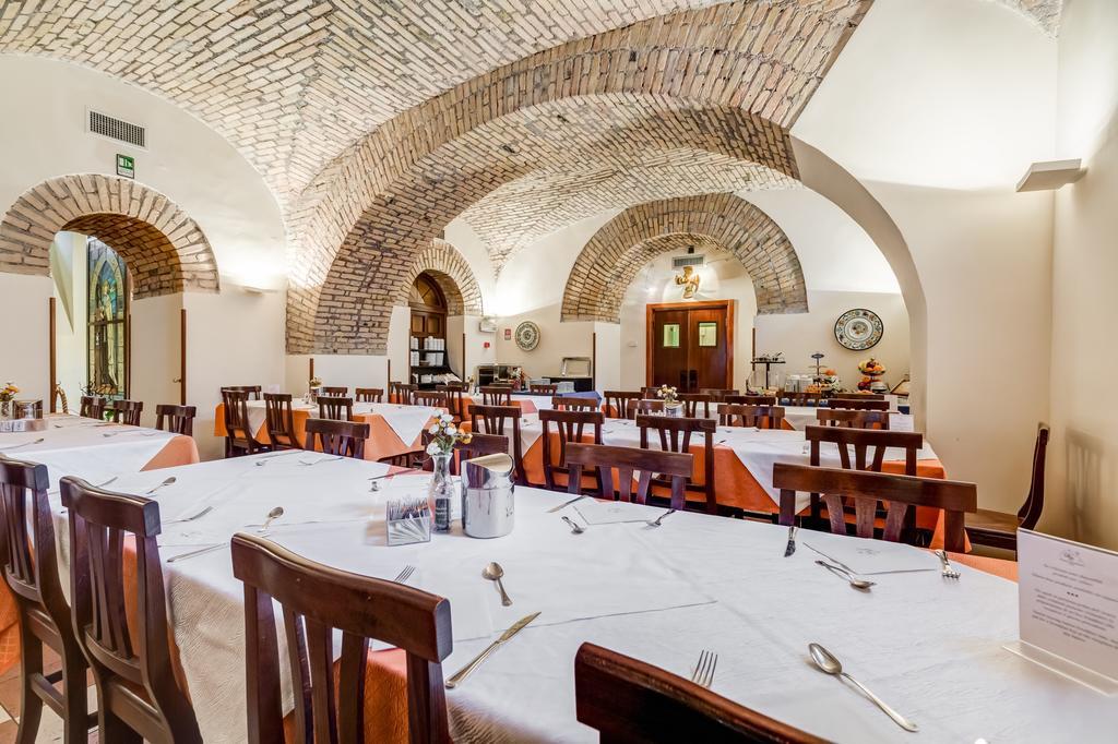 Hotel Domus Carmelitana à Rome Extérieur photo