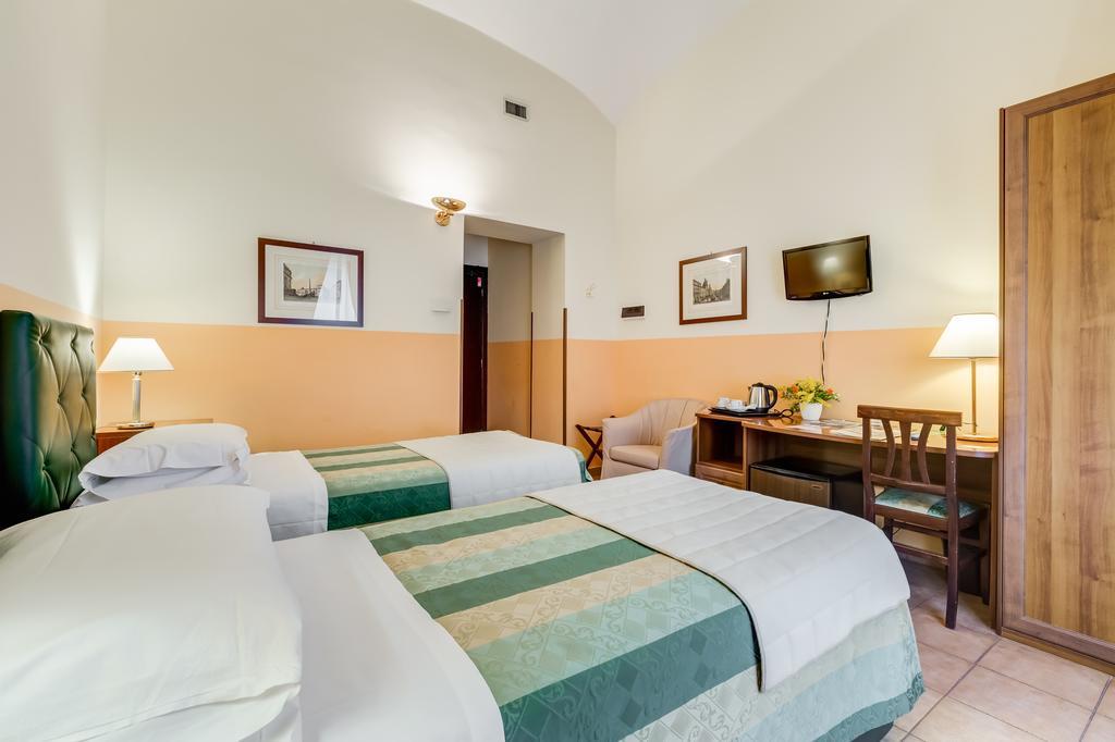 Hotel Domus Carmelitana à Rome Extérieur photo