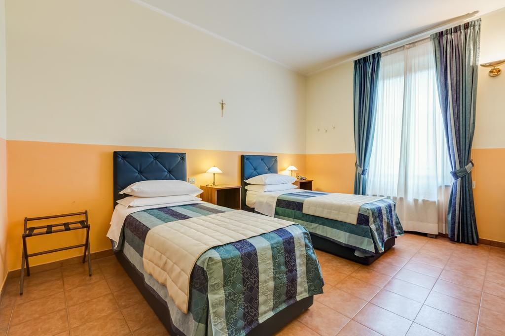 Hotel Domus Carmelitana à Rome Extérieur photo