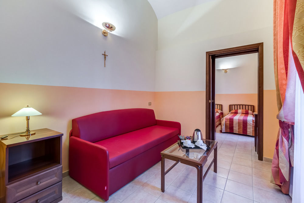Hotel Domus Carmelitana à Rome Extérieur photo