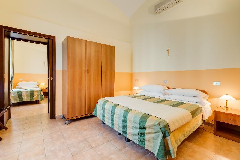 Hotel Domus Carmelitana à Rome Extérieur photo