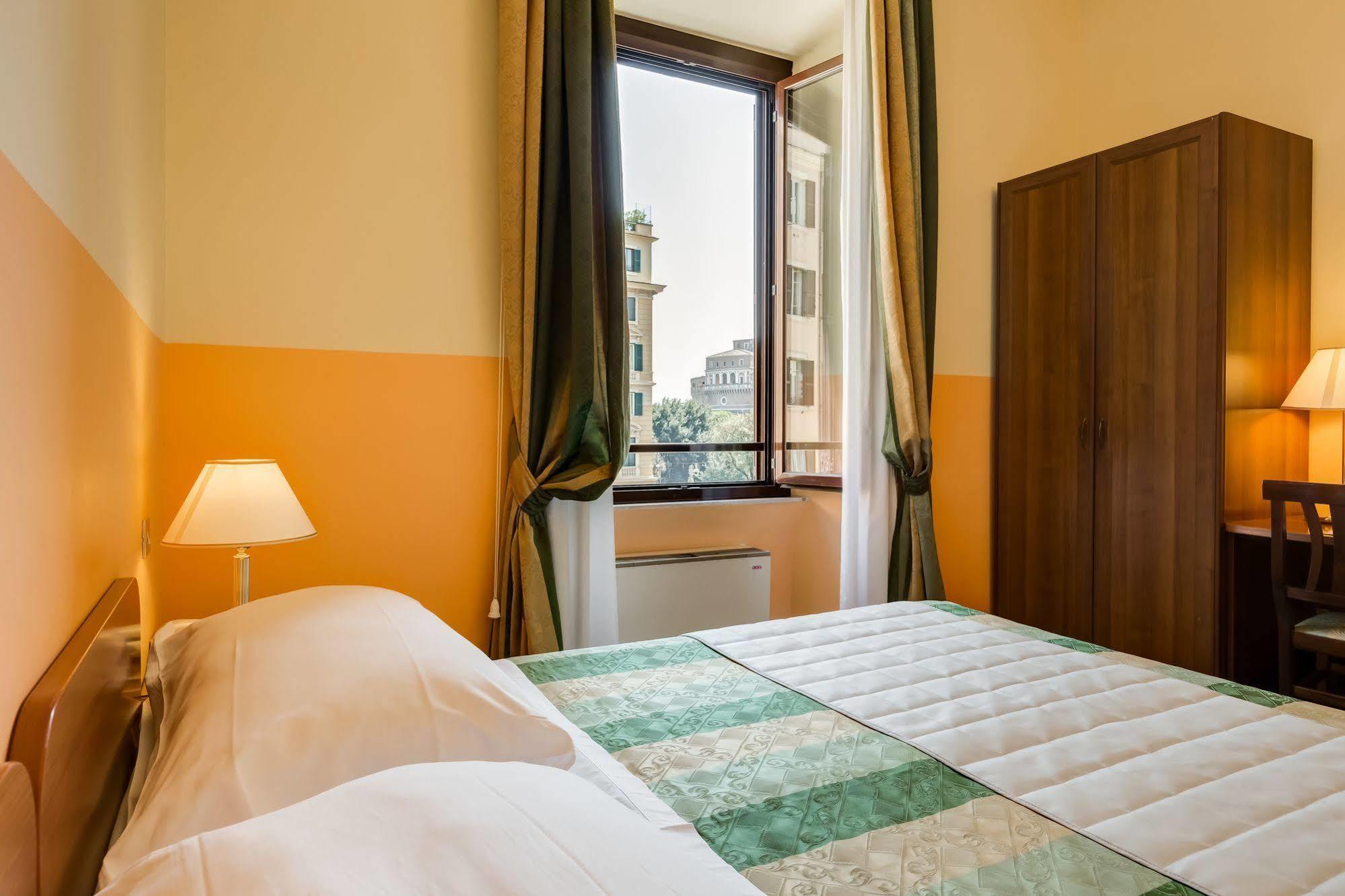 Hotel Domus Carmelitana à Rome Extérieur photo