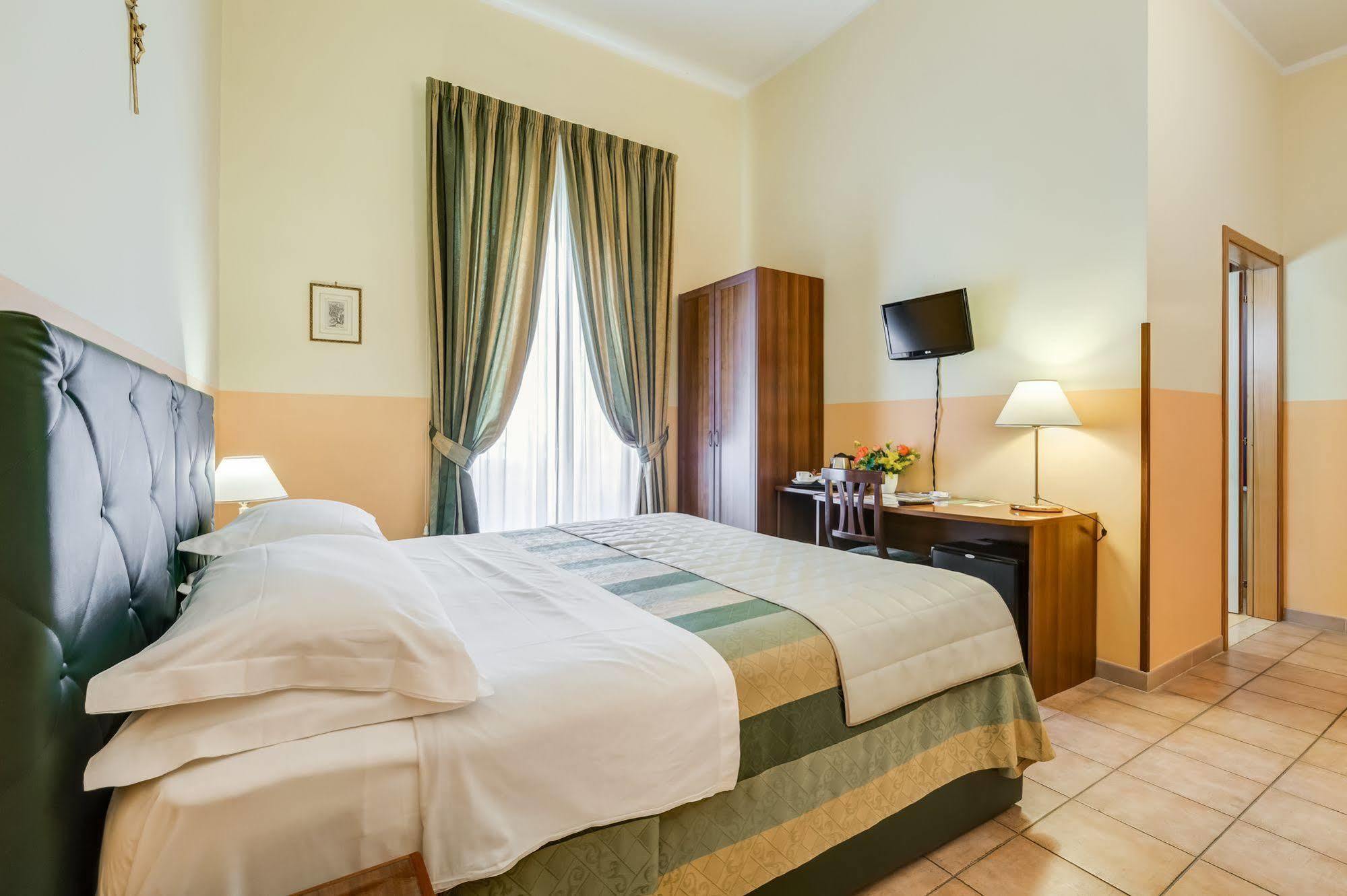 Hotel Domus Carmelitana à Rome Extérieur photo